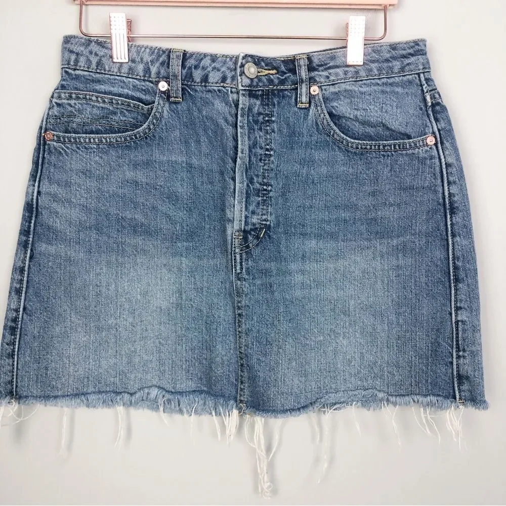 FREE PEOPLE | WE THE FREE Denim Fray Hem Jean Mini Skirt Women’s Size 29 (8)